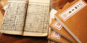 Sejarah Penemuan Kertas Ditemukan dari Tiongkok Kuno Hingga Menjadi Material yang Paling Umum Digunakan di Dunia Modern