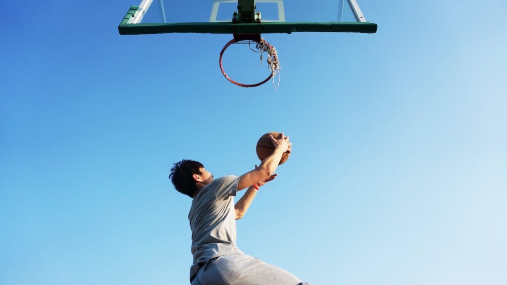 Uraikan tentang Gerak Lay Up Shoot dan Cara Melakukannya