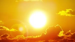 Jelaskan Alasanmu Mengapa yang Menjadi Pusat dari Tata Surya di Angkasa Adalah Matahari dan Apa Peran Matahari Bagi Bumi !
