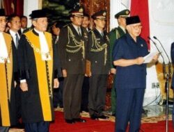 Berikut adalah Alasan Pengunduran Diri Presiden Soeharto yang Dikemukakan Pada Tanggal 21 Mei 1998