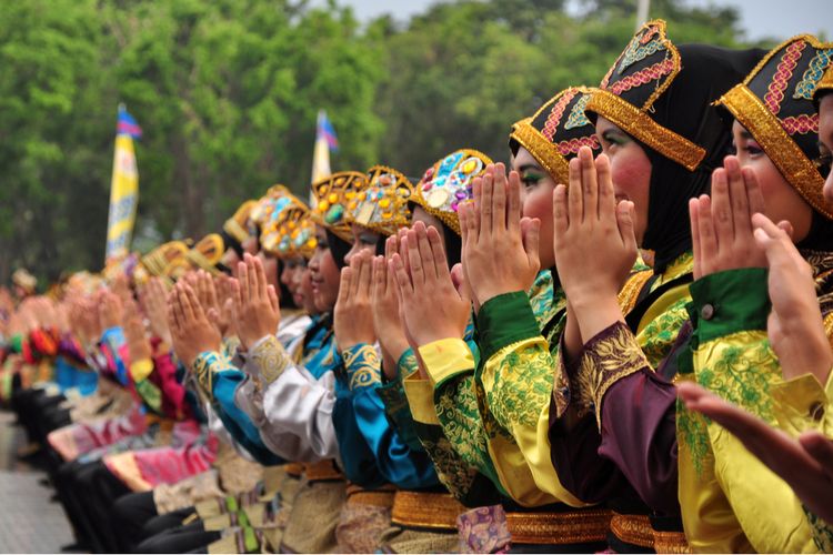 Jelaskan Pendapatmu tentang Upaya dan Sikap yang Tepat Sebagai Pelajar dalam Menghadapi Globalisasi Namun Tetap Mengedepankan Kehidupan Bangsa yang Luhur