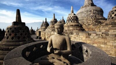 Terdapat Teori Masuknya Agama Hindu Budha ke Indonesia Teori Apa yang Paling Kuat Menurut Pendapatmu Jelaskan Alasan dan Bukti-Buktinya