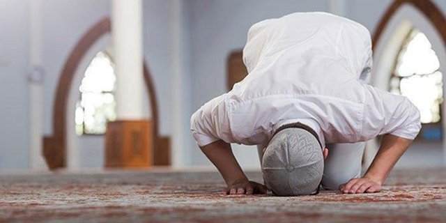 Apakah yang Dimaksud dengan Lalai Mendirikan Salat