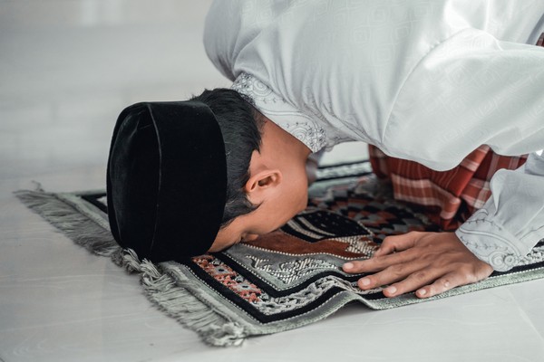 Apa yang Kamu Ketahui tentang Sujud Syukur