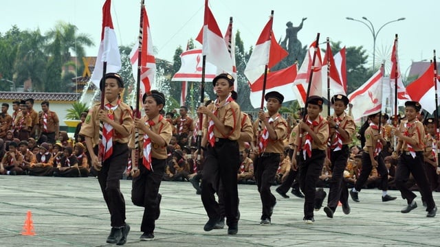 Jelaskan Sejarah Kepramukaan Indonesia dan Dunia