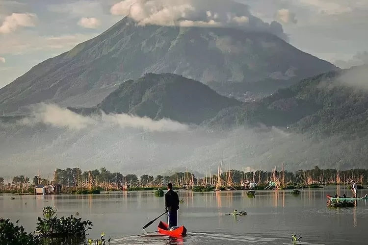 Jelaskan Tantangan yang Dihadapi oleh Masyarakat yang Tinggal di Daerah Gunung Api Aktif